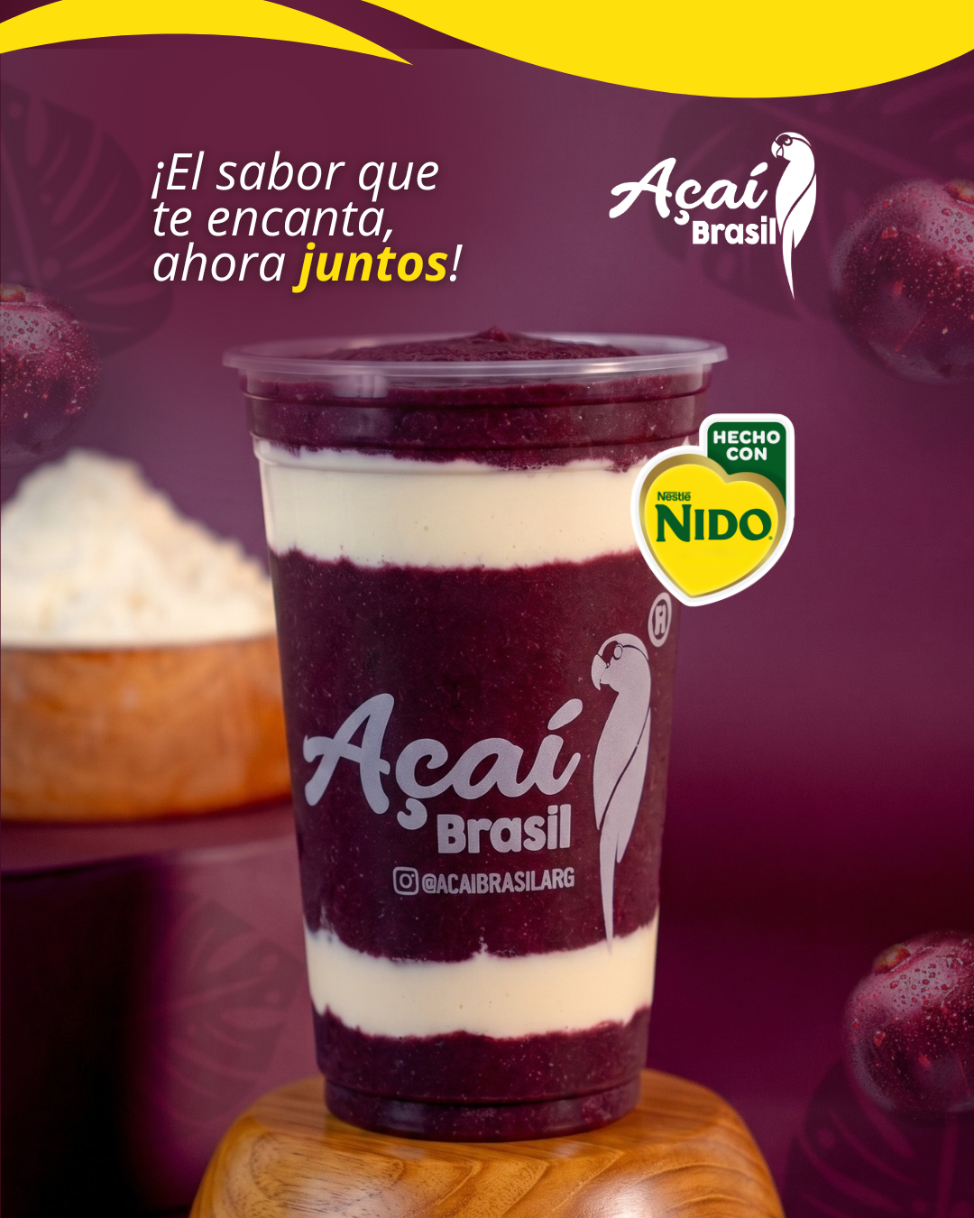 Vaso de açaí con capas de crema elaborado con NIDO®, de Açaí Brasil.