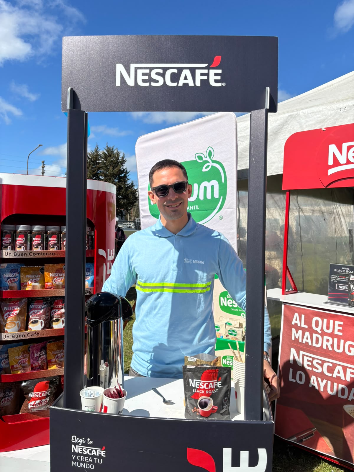 Representante de Nestlé en el espacio de NESCAFÉ® durante Magdalena Produce 2026.